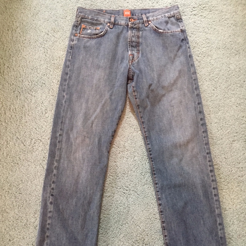HUGO BOSS Medium Wash Jeans